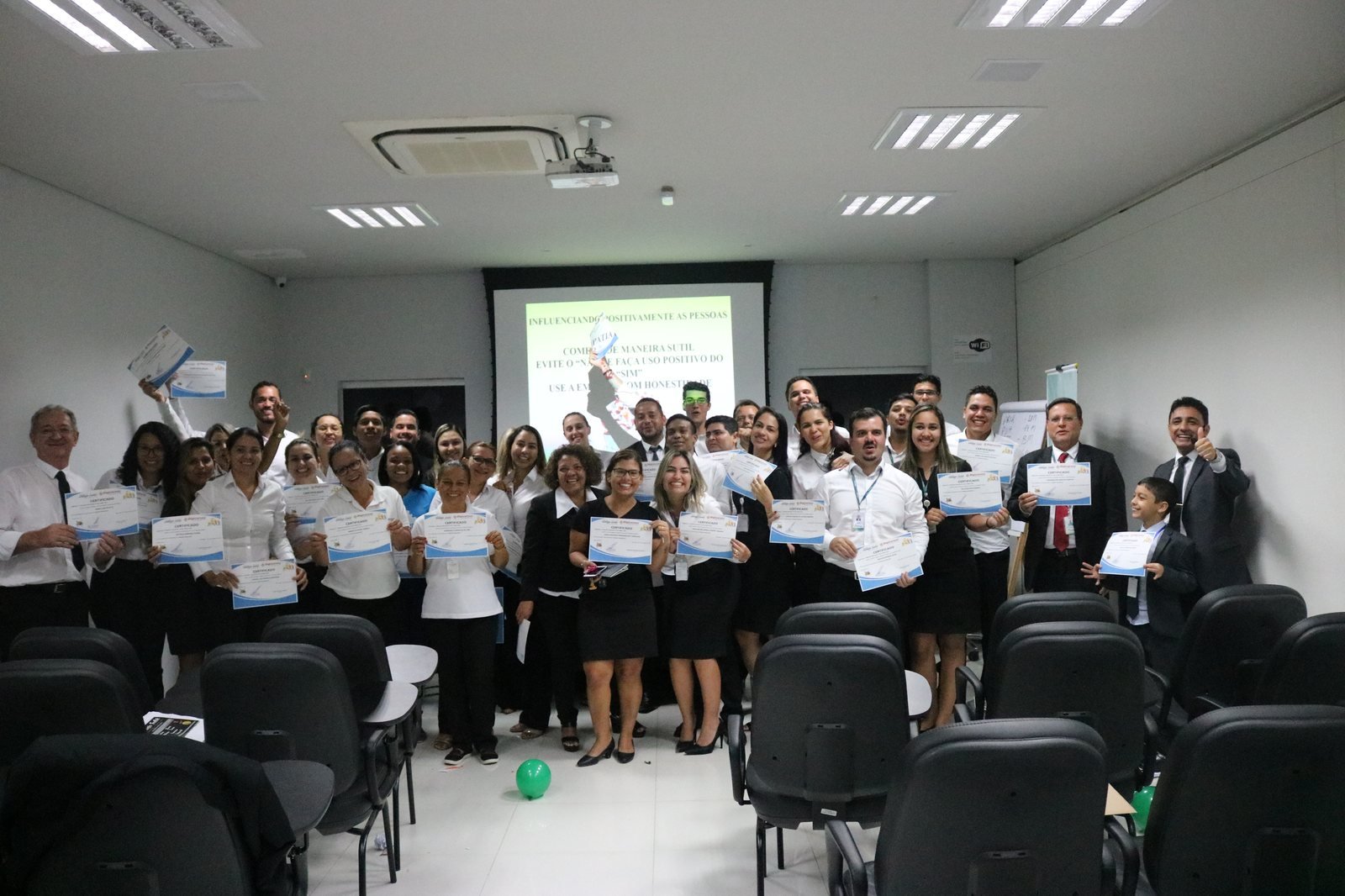 Influenciando Positivamente as Pessoas — Turma certificada · treinamento na empresa